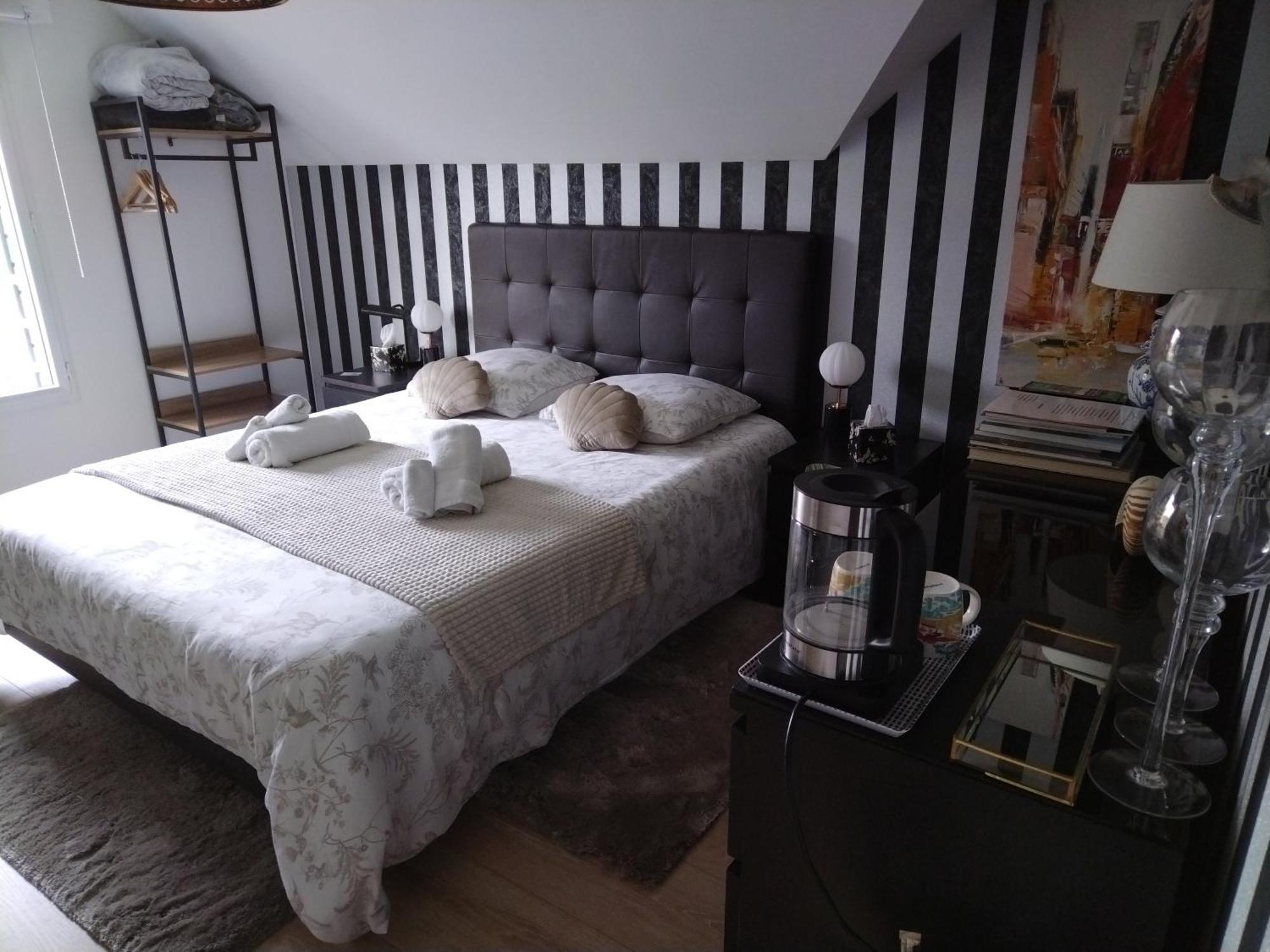 Chez Helene Bed and Breakfast Saint-Coulomb Buitenkant foto